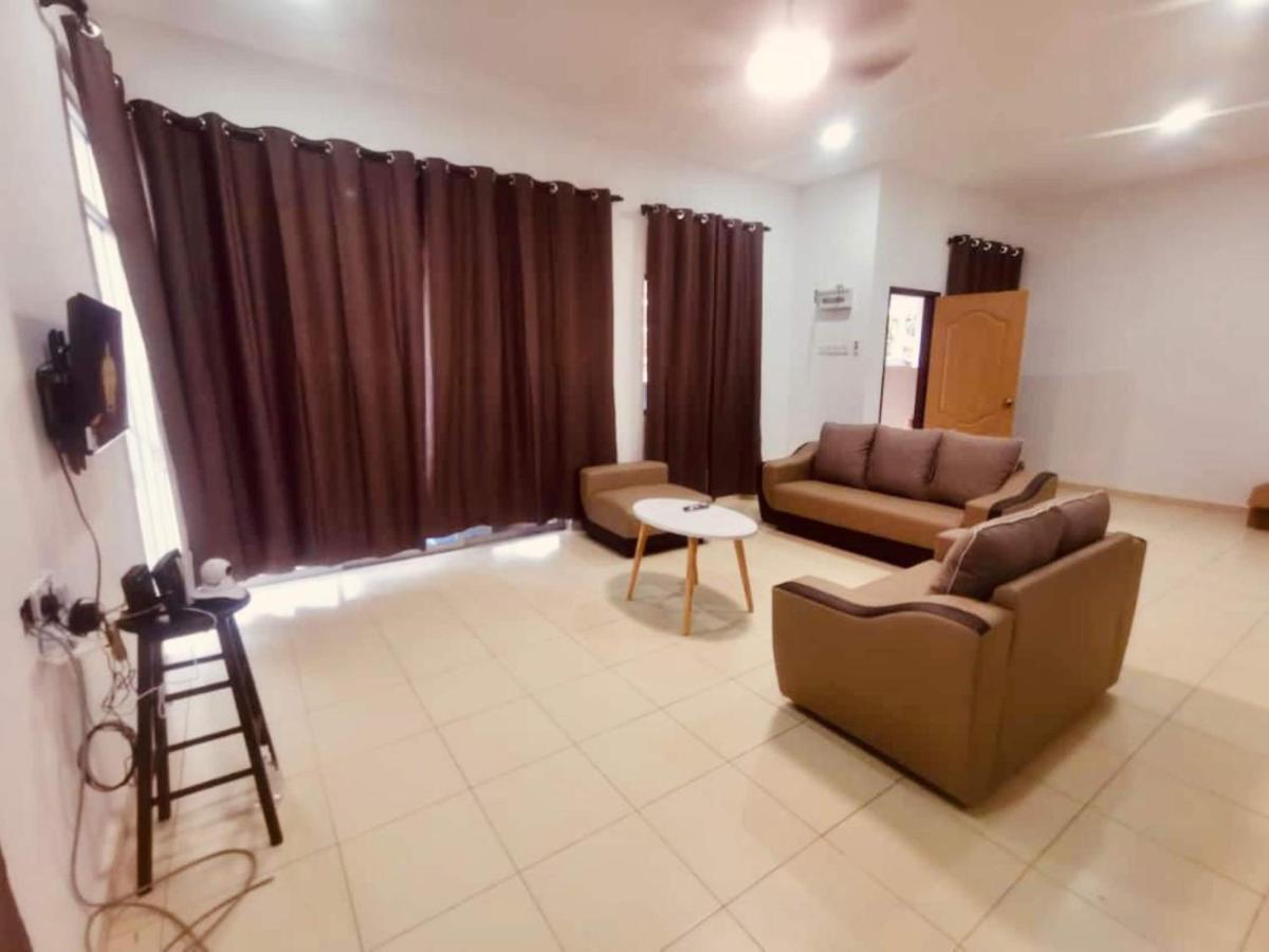 Oyo Homes 90524 D'J Pegaso Serom Homestay Muar Buitenkant foto