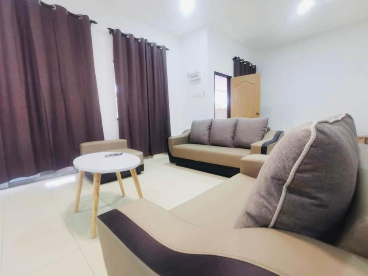 Oyo Homes 90524 D'J Pegaso Serom Homestay Muar Buitenkant foto