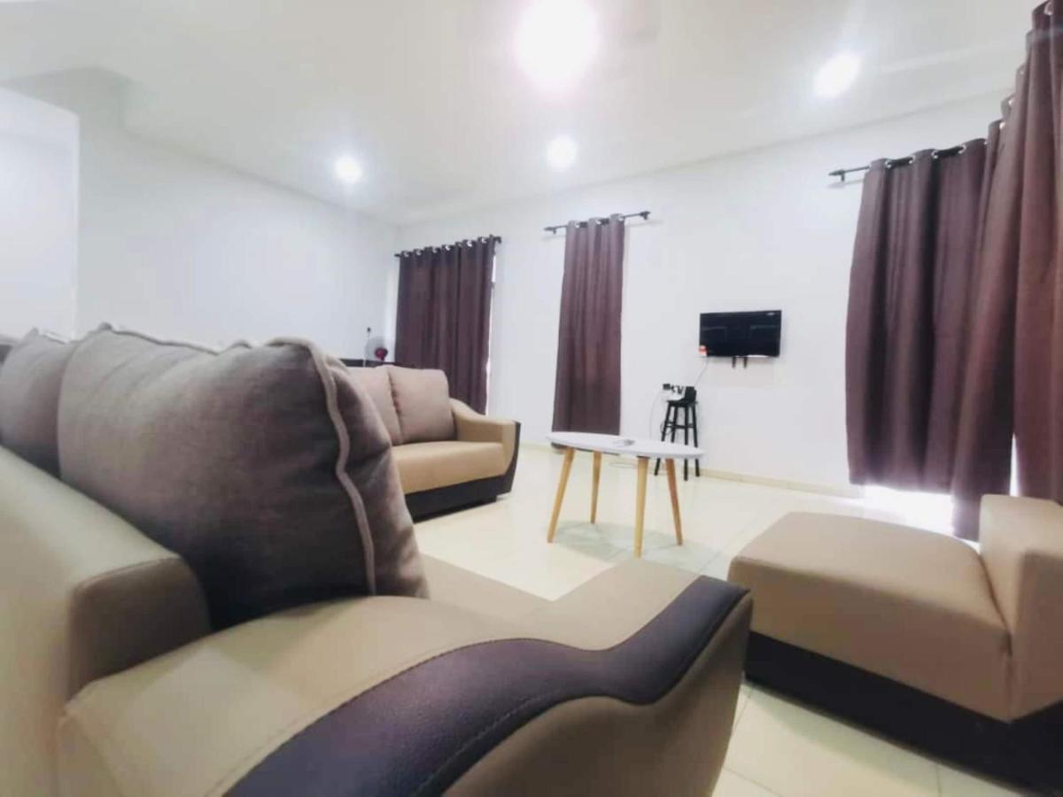 Oyo Homes 90524 D'J Pegaso Serom Homestay Muar Buitenkant foto