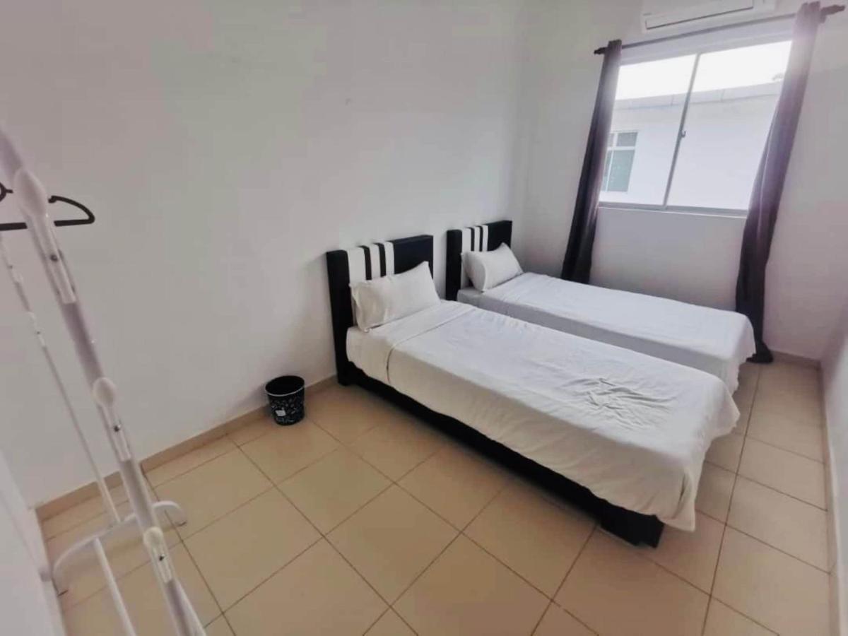 Oyo Homes 90524 D'J Pegaso Serom Homestay Muar Buitenkant foto