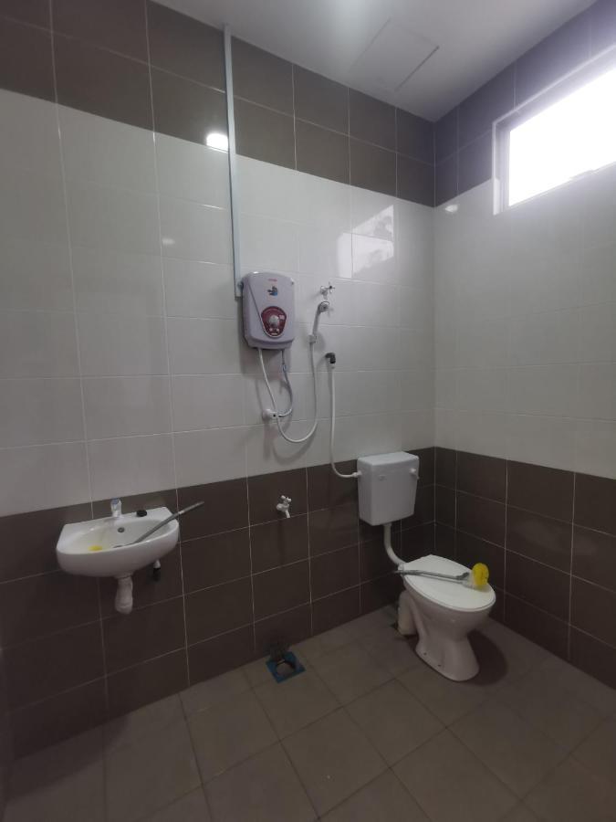 Oyo Homes 90524 D'J Pegaso Serom Homestay Muar Buitenkant foto