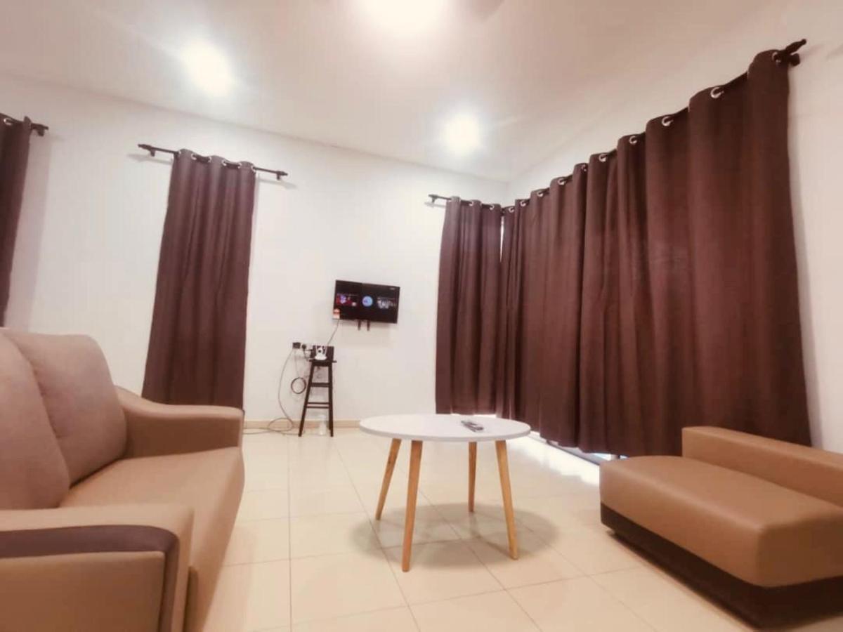 Oyo Homes 90524 D'J Pegaso Serom Homestay Muar Buitenkant foto
