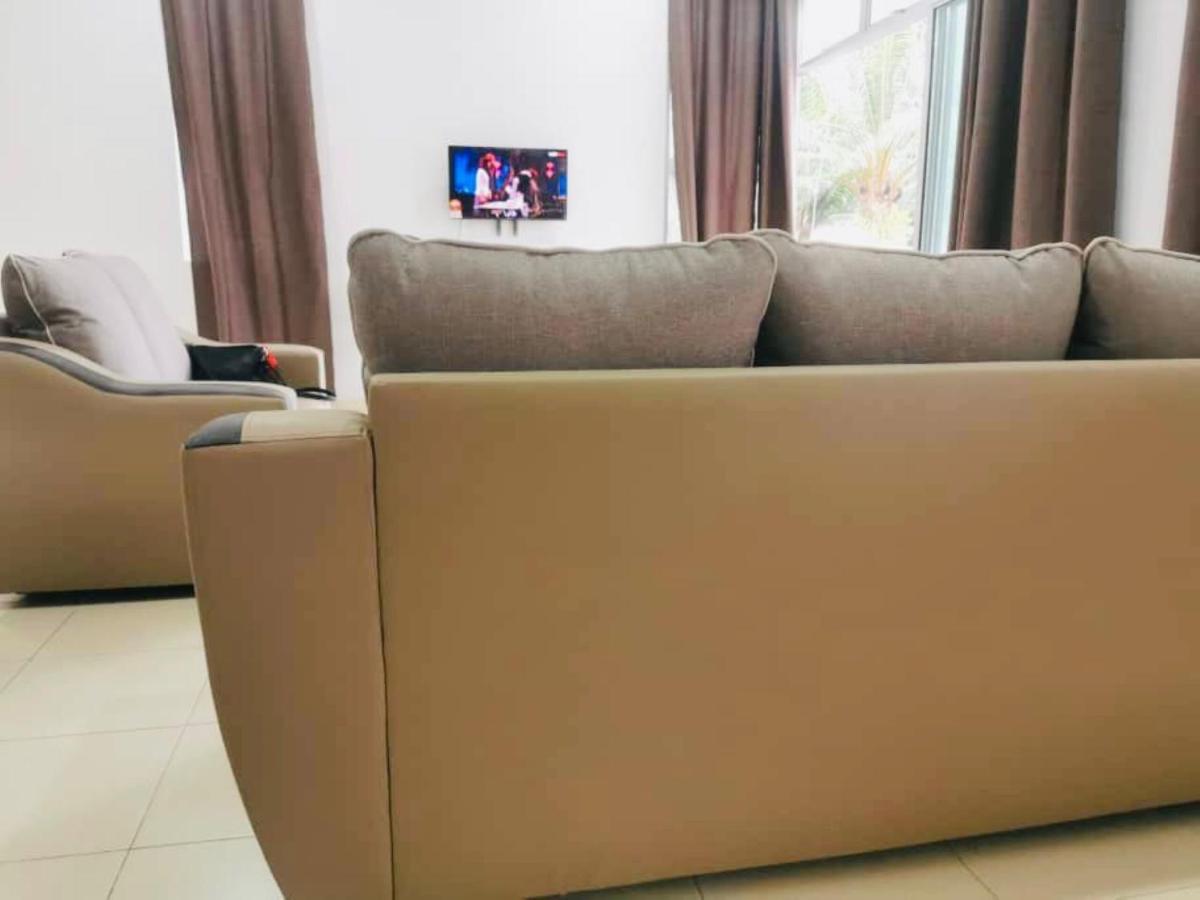 Oyo Homes 90524 D'J Pegaso Serom Homestay Muar Buitenkant foto